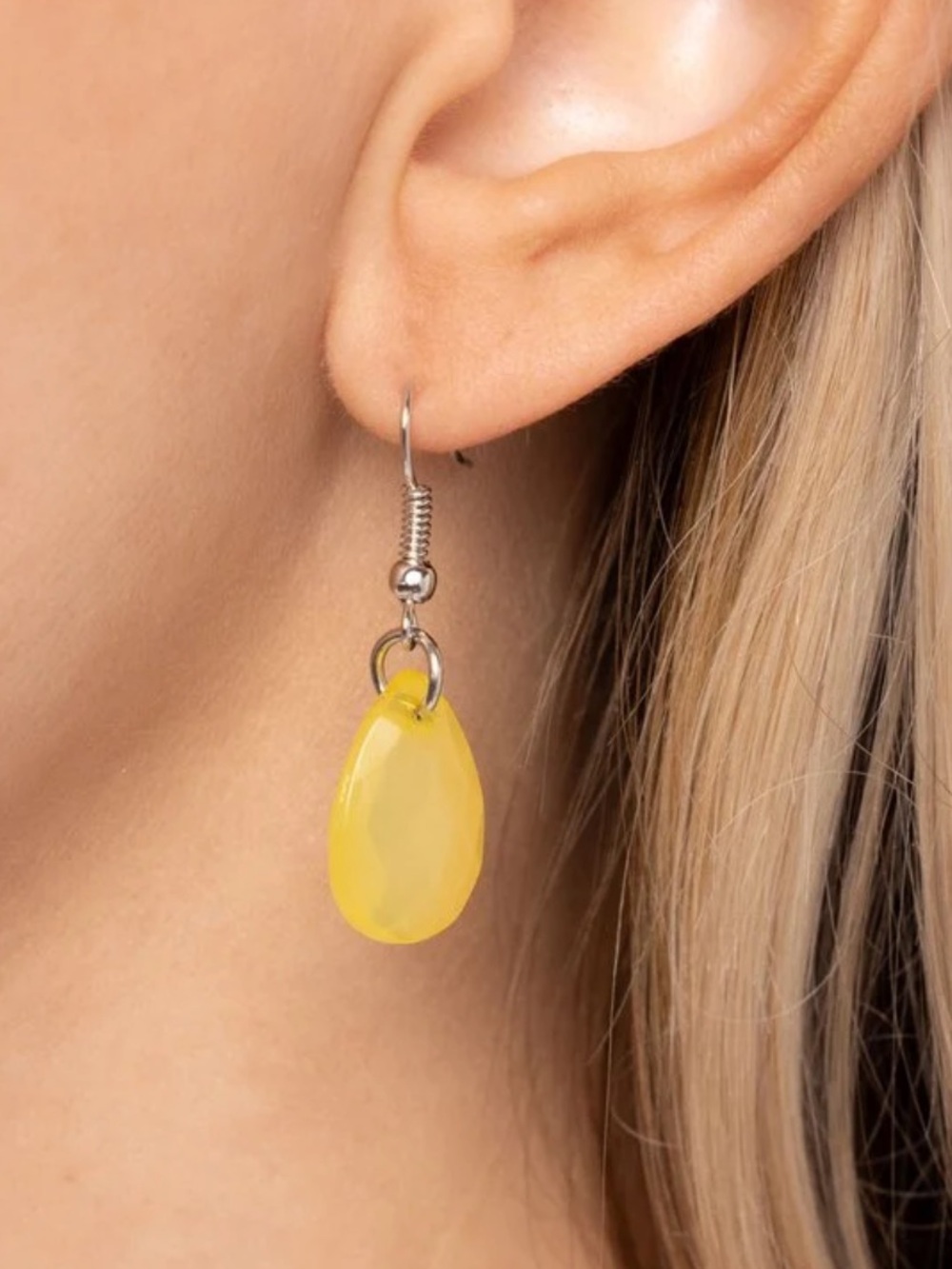 💛🌟💛 “WHIMSICAL WISHES” YELLOW NECKLACE WITH FREE EARRINGS ~ PAPARAZZI❗️ 💛🌟💛 - Picture 3 of 6
